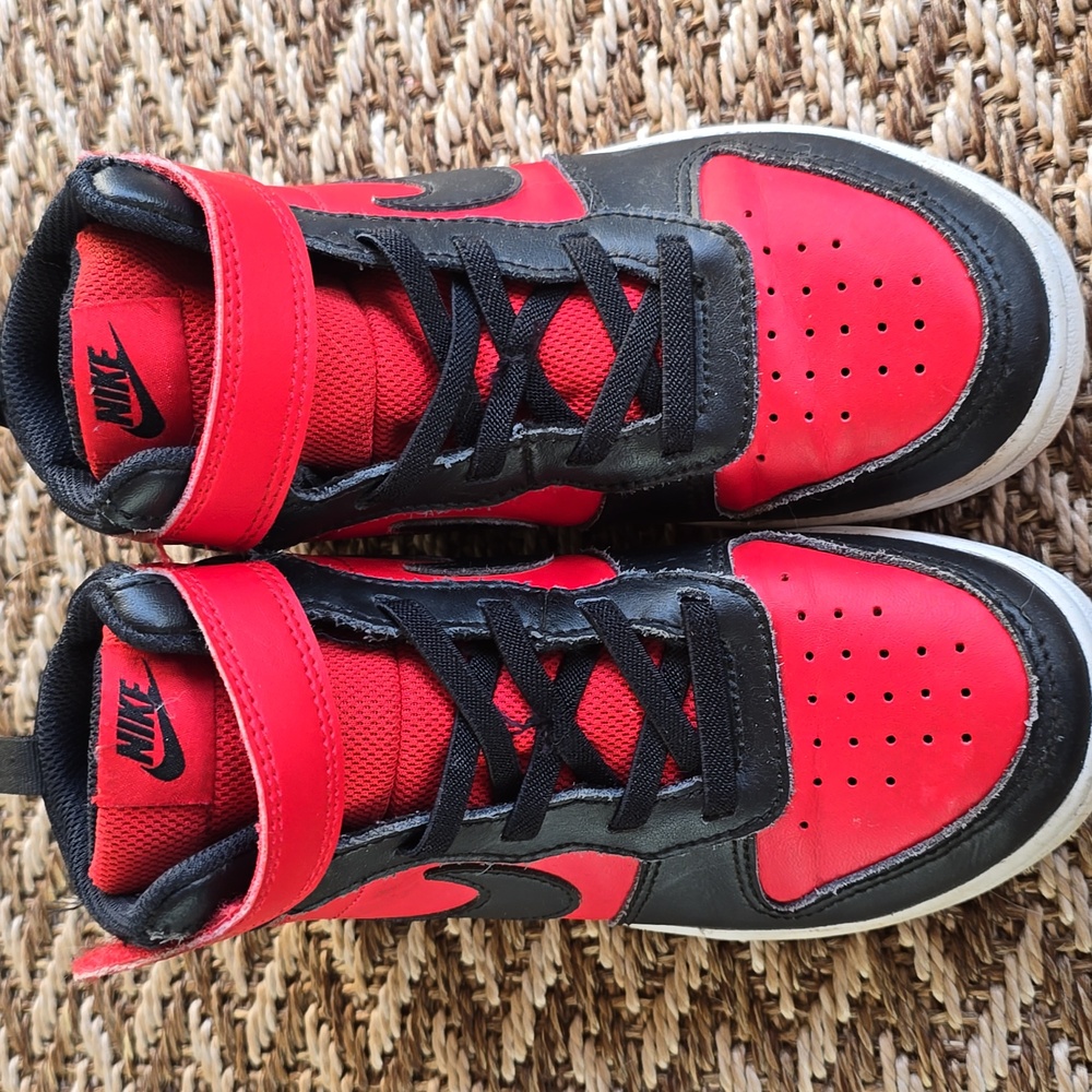 Nike Kids' Grade School Court Borough Mid Shoes